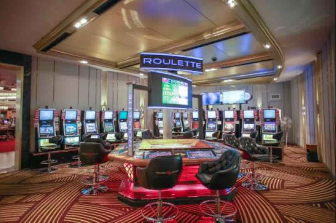 Lucky Diamond Casino có vị trí thuận lợi nên rất đông du khách ghé đến