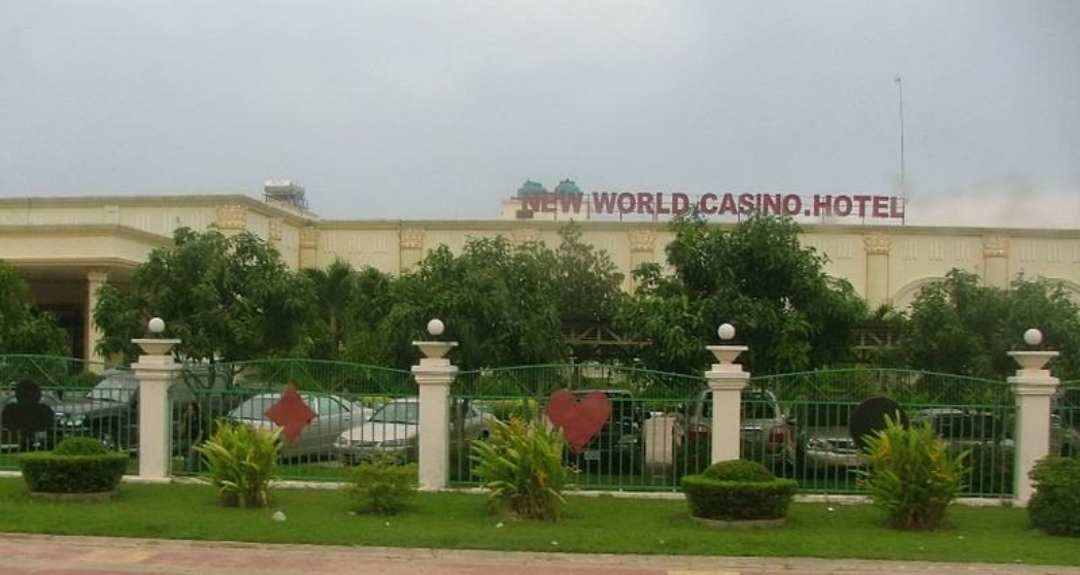 Khung cảnh cây xanh thoáng mát tại New World Casino Hotel